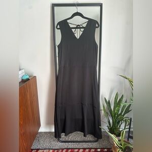 Everlane — The Satin V-Neck Maxi Dress — Small